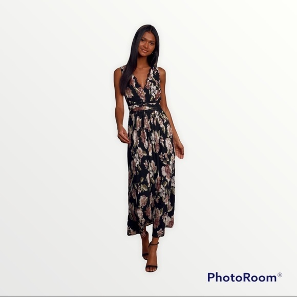 NWT LULU'S Black Floral V Neck We Made it Black Pleated Midi Dress Size Small - Picture 2 of 8